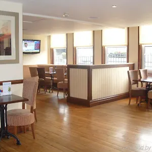 4* Szálloda Leonardo Royal